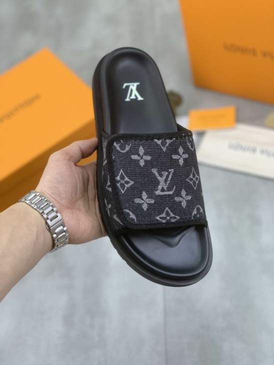Picture of Louis Vuitton Slippers _SKULVsz38-46mnf03201413